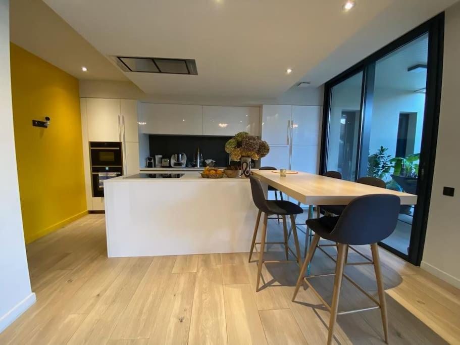 Maison D Architecte Bruges/piscine Chauffee/tram D Villa